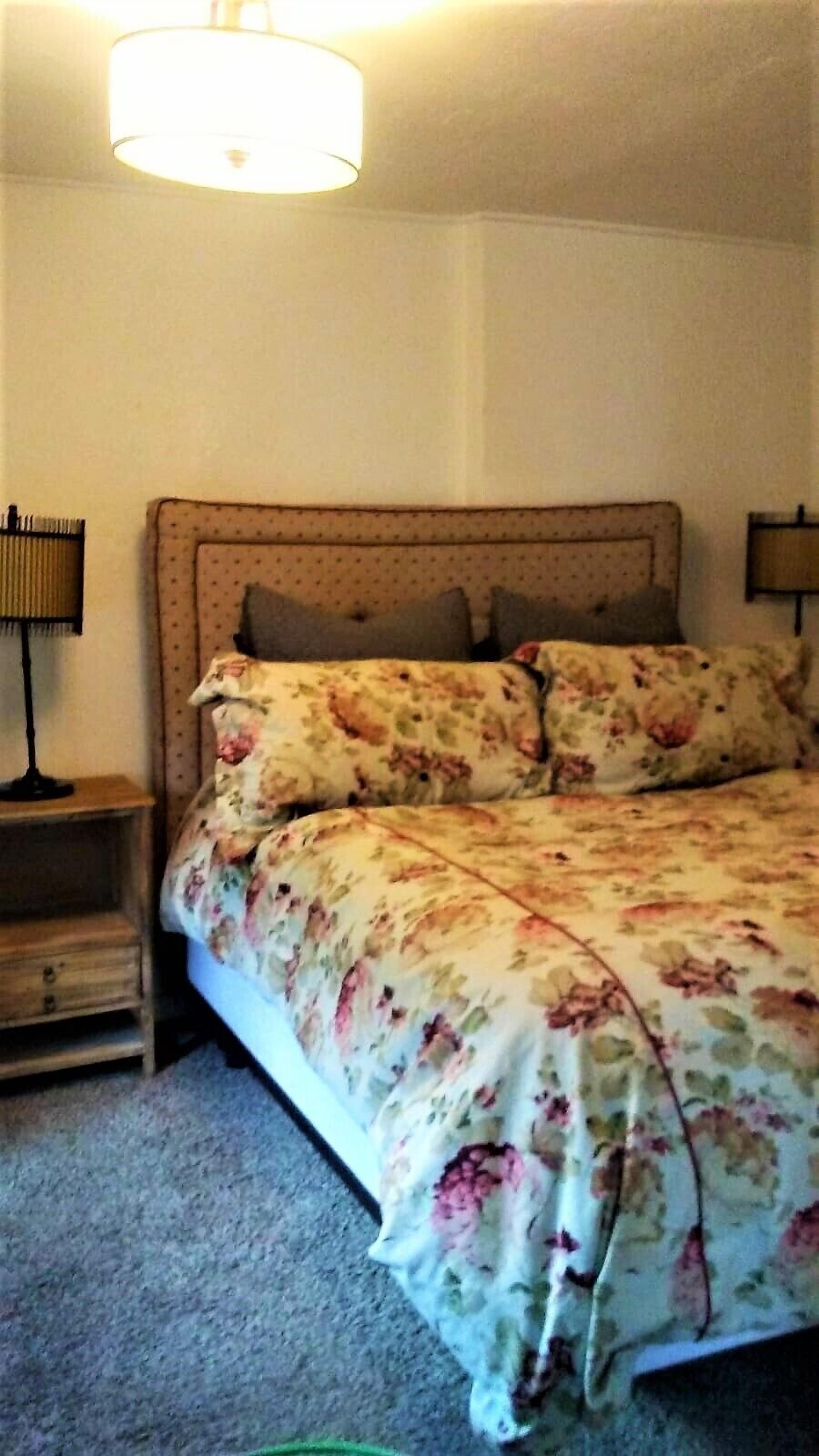 Location, Large Fenced Yard and a hot tub!