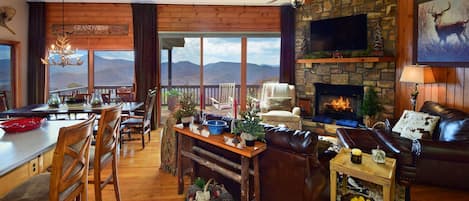 スマートテレビ、暖炉、書庫