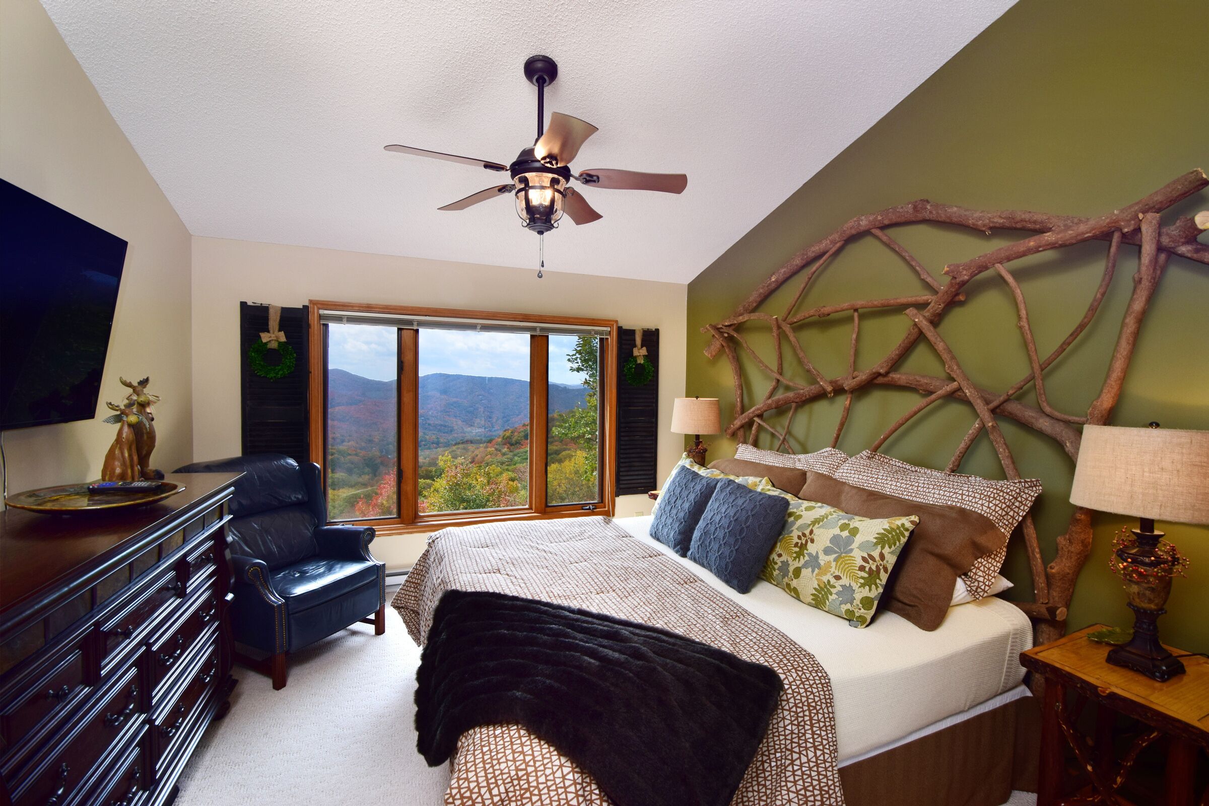☆Luxury Cabin☆Panoramic Views ☆3 Kings☆3 Baths☆Fireplace☆Large Deck☆Ski Close☆