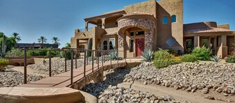 Large Home with 360 Degree City/Mountain Views - 3 Bedroom