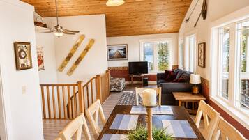 Smart TV, fireplace, DVD player, books