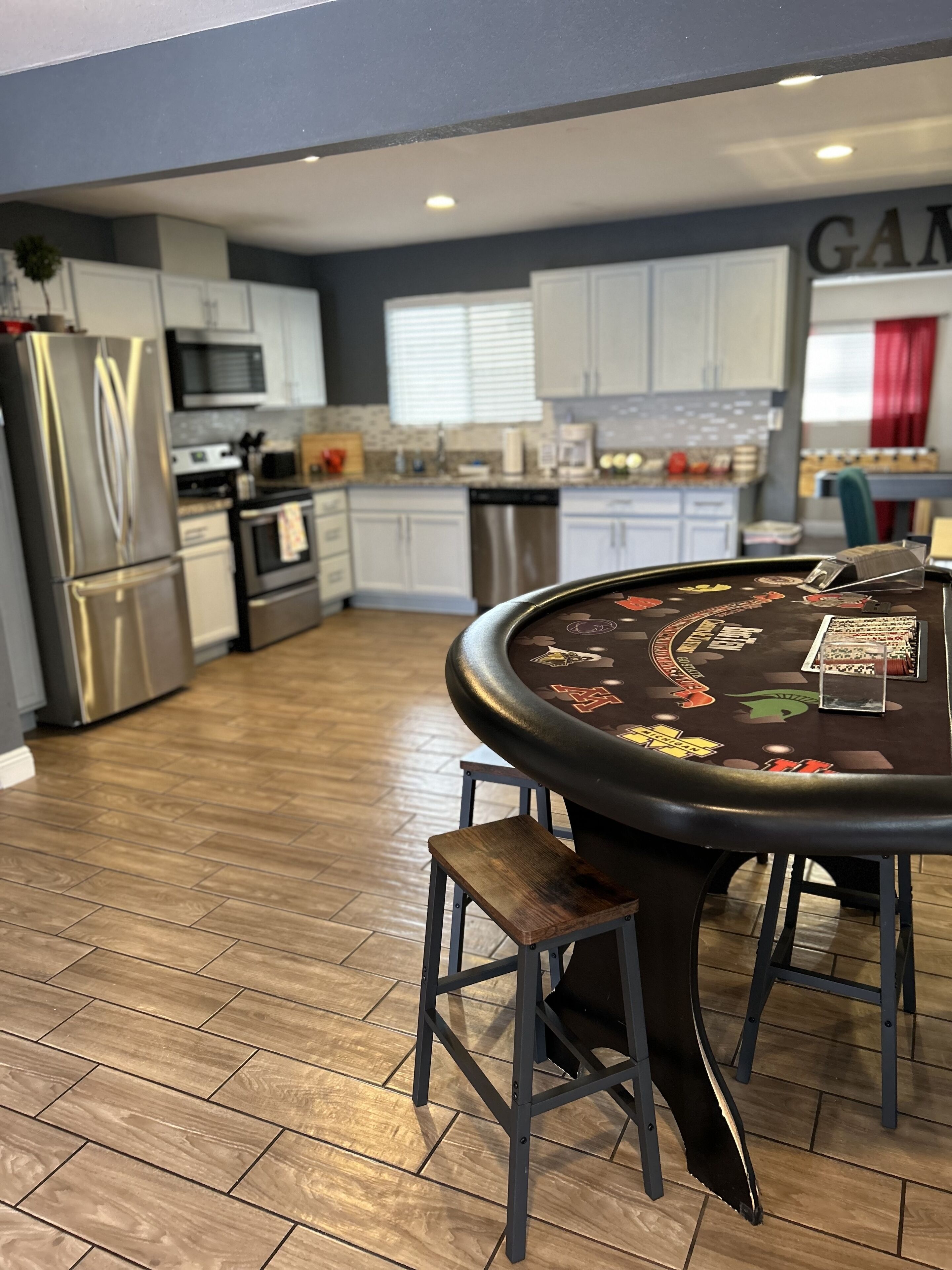 4 Rooms + Private pool ALL under 6 miles to strip!!