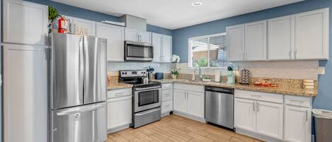 Refrigerador, microondas, horno, placa de cocina