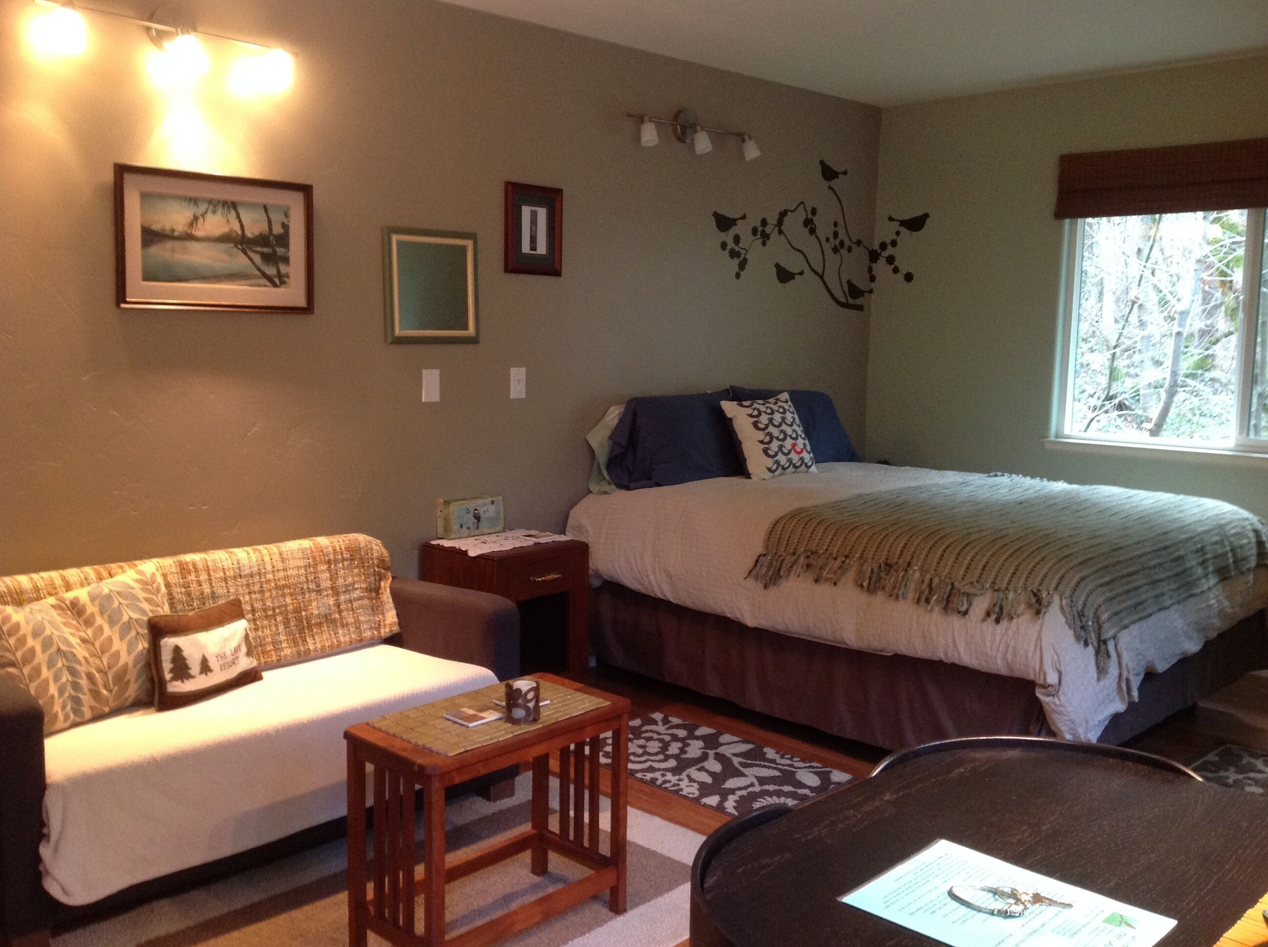 Charming Creek Side Studio Near Lakes, Rivers, Downtown