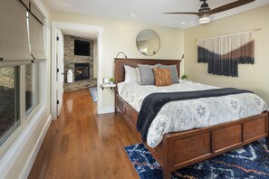 Desk, iron/ironing board, free WiFi, bed sheets - Poplar Cottage • Secluded Hot Tub Escape (Asheville)