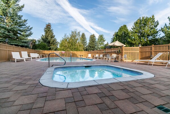 Piscine extérieure, piscine chauffée