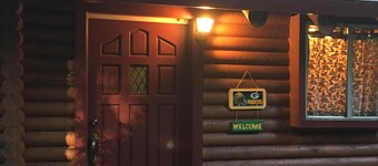 Located in a gated community just minutes from Dodge Ridge and Pinecreast Lake