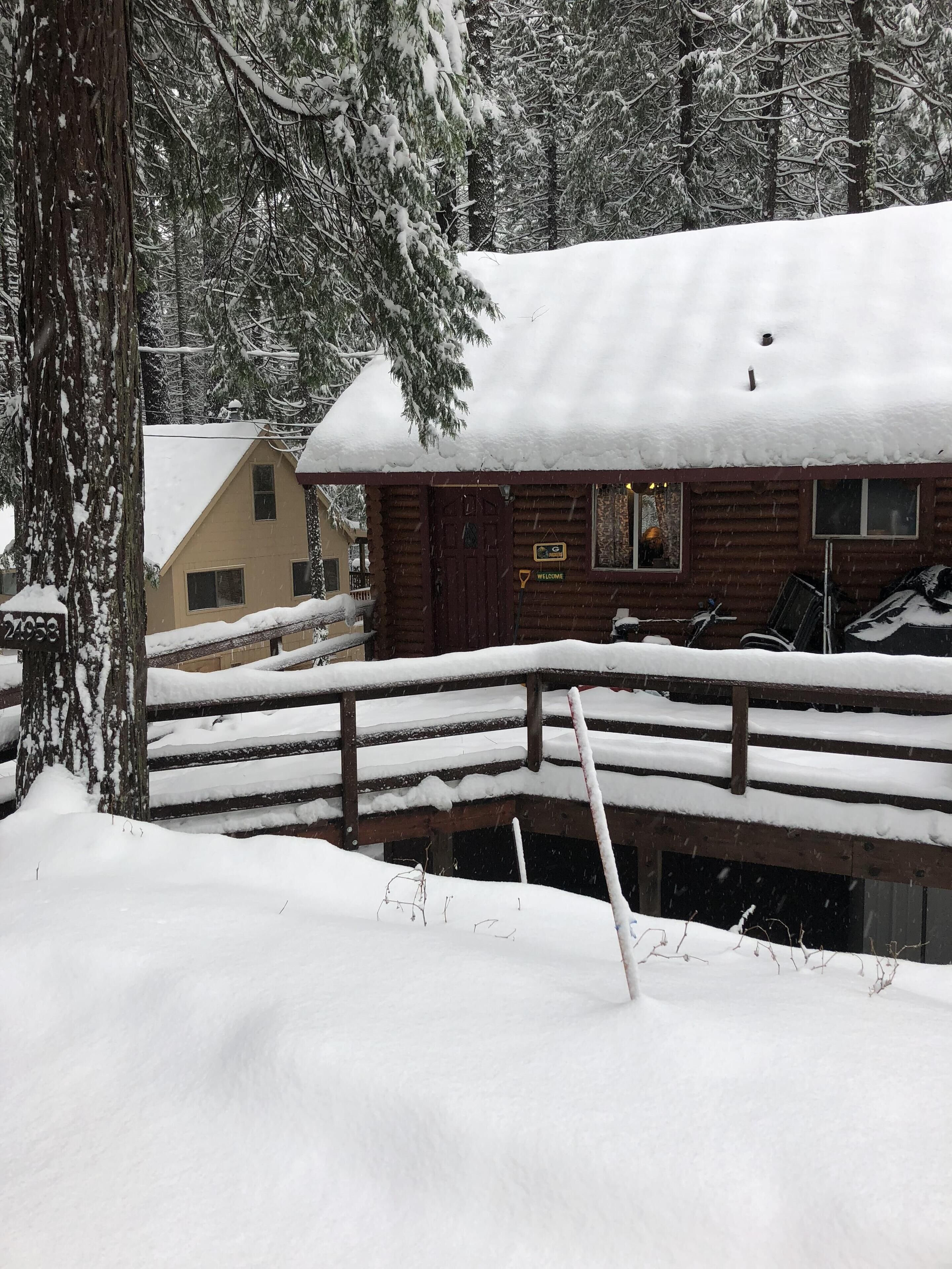 Located in a gated community just minutes from Dodge Ridge and Pinecreast Lake