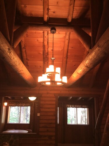 Located in a gated community just minutes from Dodge Ridge and Pinecreast Lake