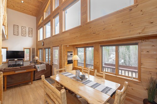 Beautiful Grand Lake year-round cabin, lake views, 2 minutes to town, 10 to RMNP