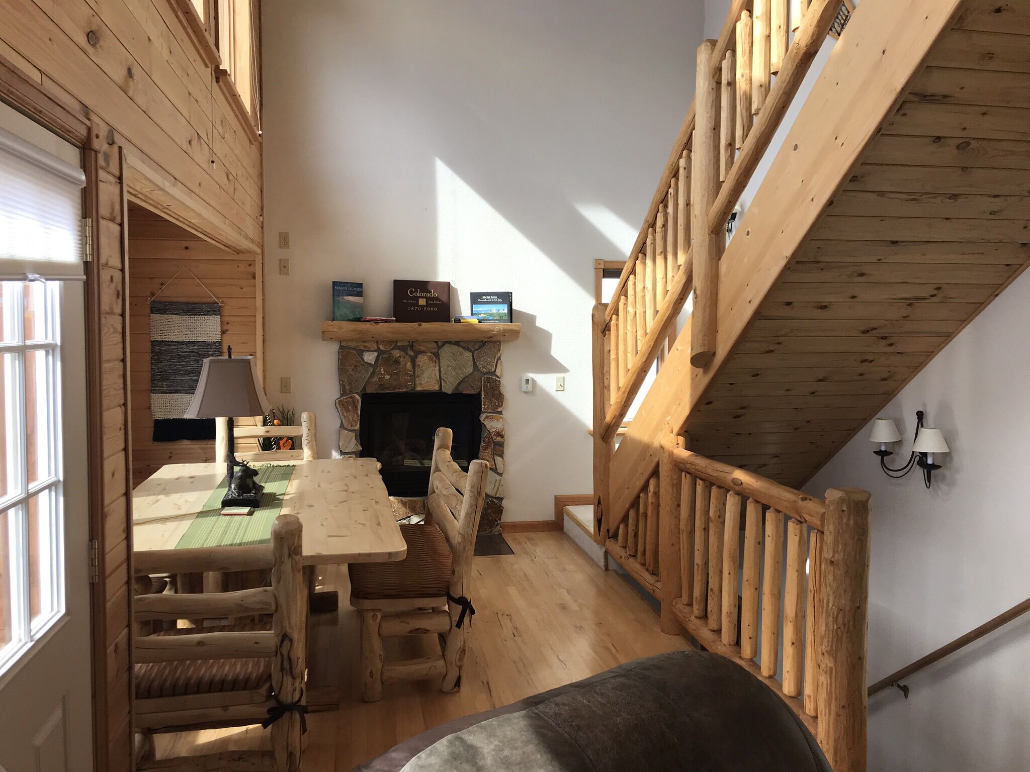 Beautiful Grand Lake year-round cabin, lake views, 2 minutes to town, 10 to RMNP