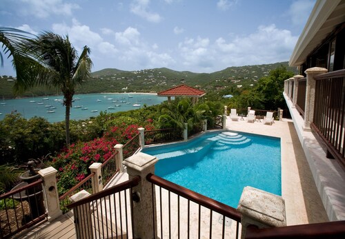 Villa Bijou - Stonework w/conch shells, A/C throughout, Pool, Solar Power backup