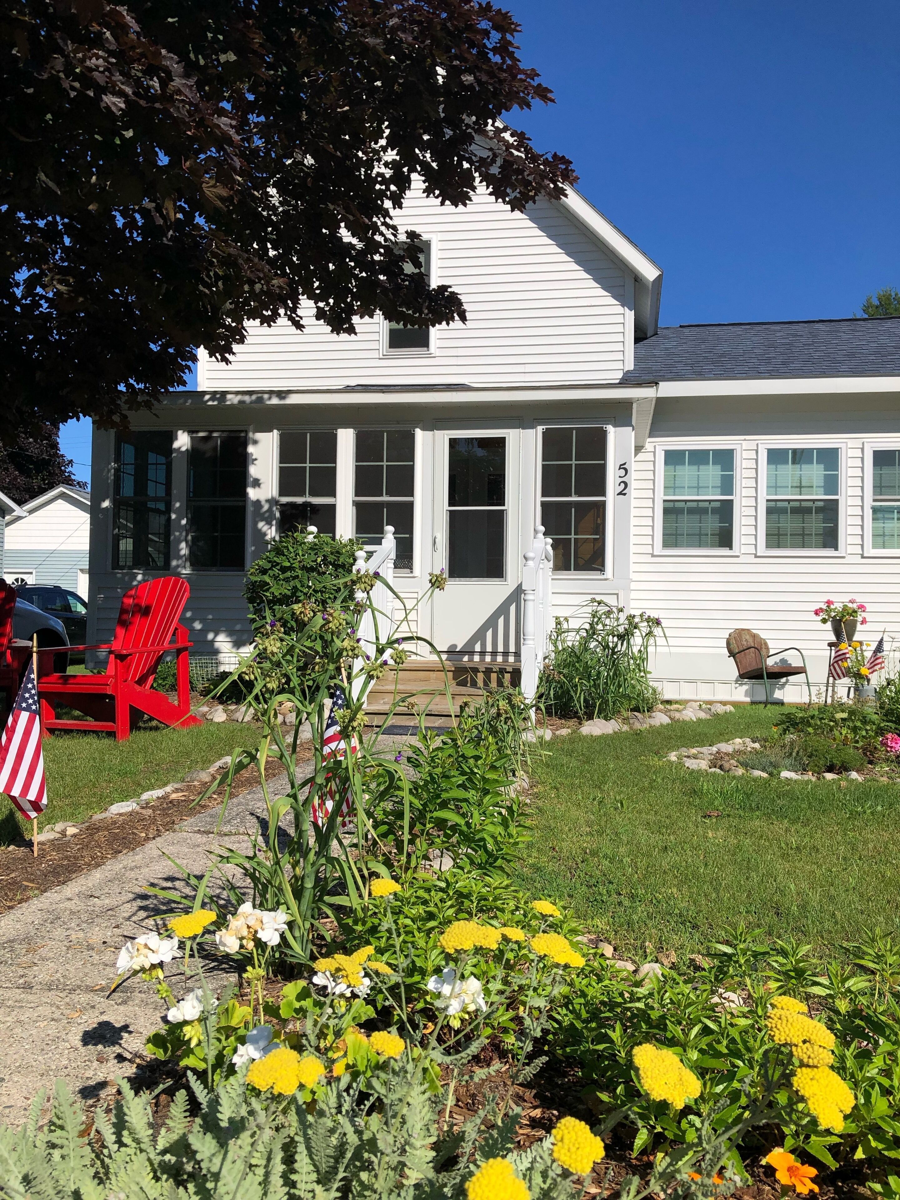 Walk To All Beulah Amenities, Including Beach, Restaurants, Shopping, & Parks.