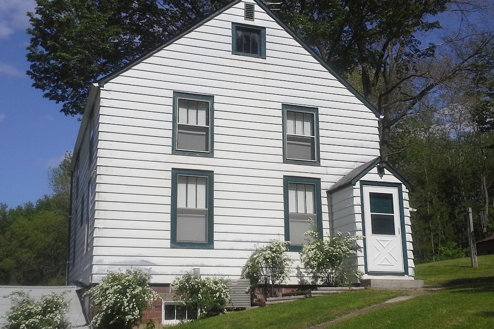 4br Wonderful Farm Home for vacationing, reunions, biking, hunting, fishing