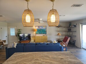 Smart TV, DVD player, books - My Happy Place Beach House -  Gulf Shores! (Gulf Shores)