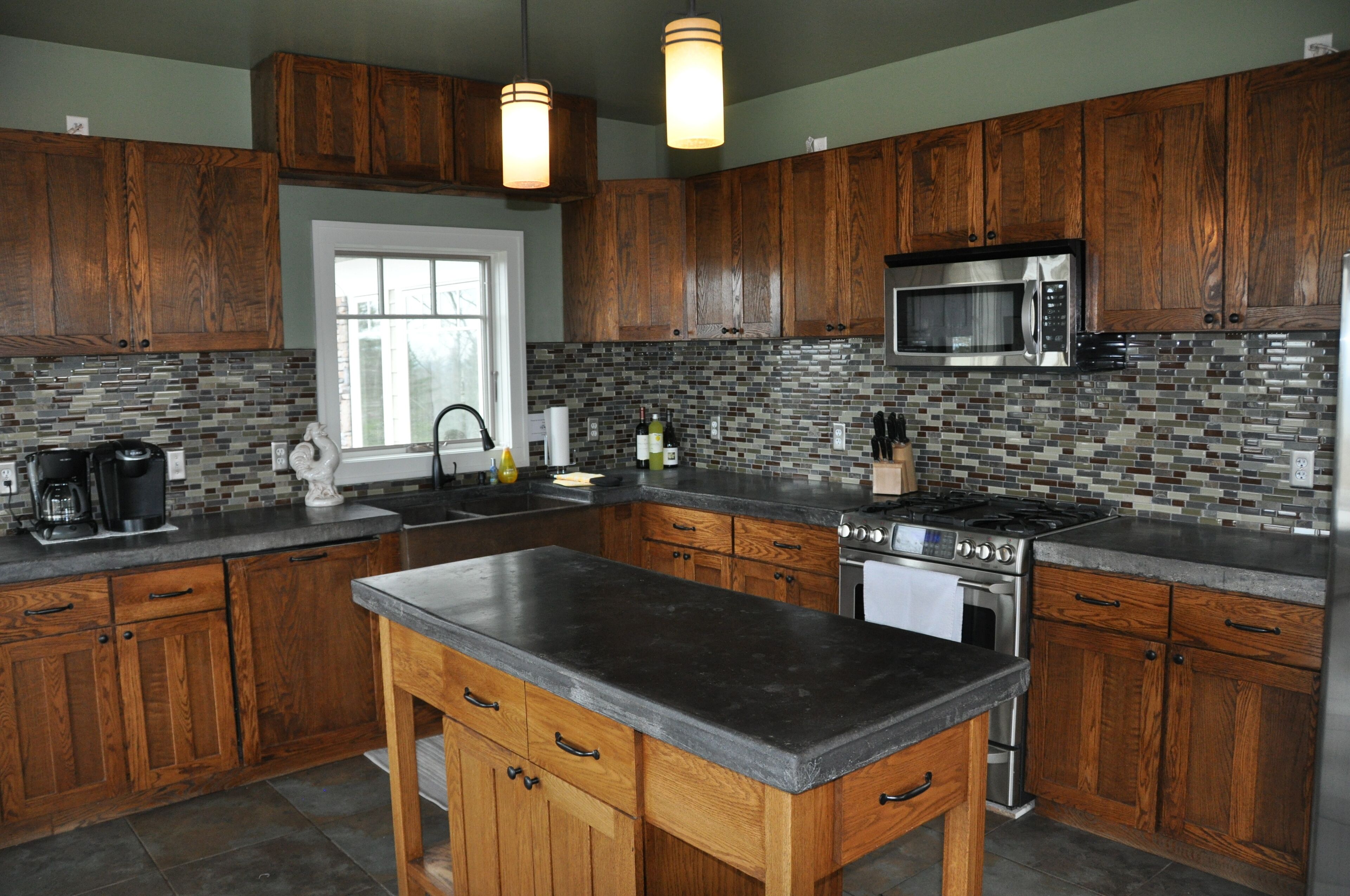 Luxury And Privacy On 10 Acres / 3800 Sq Ft Chateau Overlooking Lake Superior