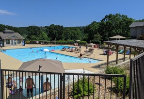 Alberca techada y alberca climatizada