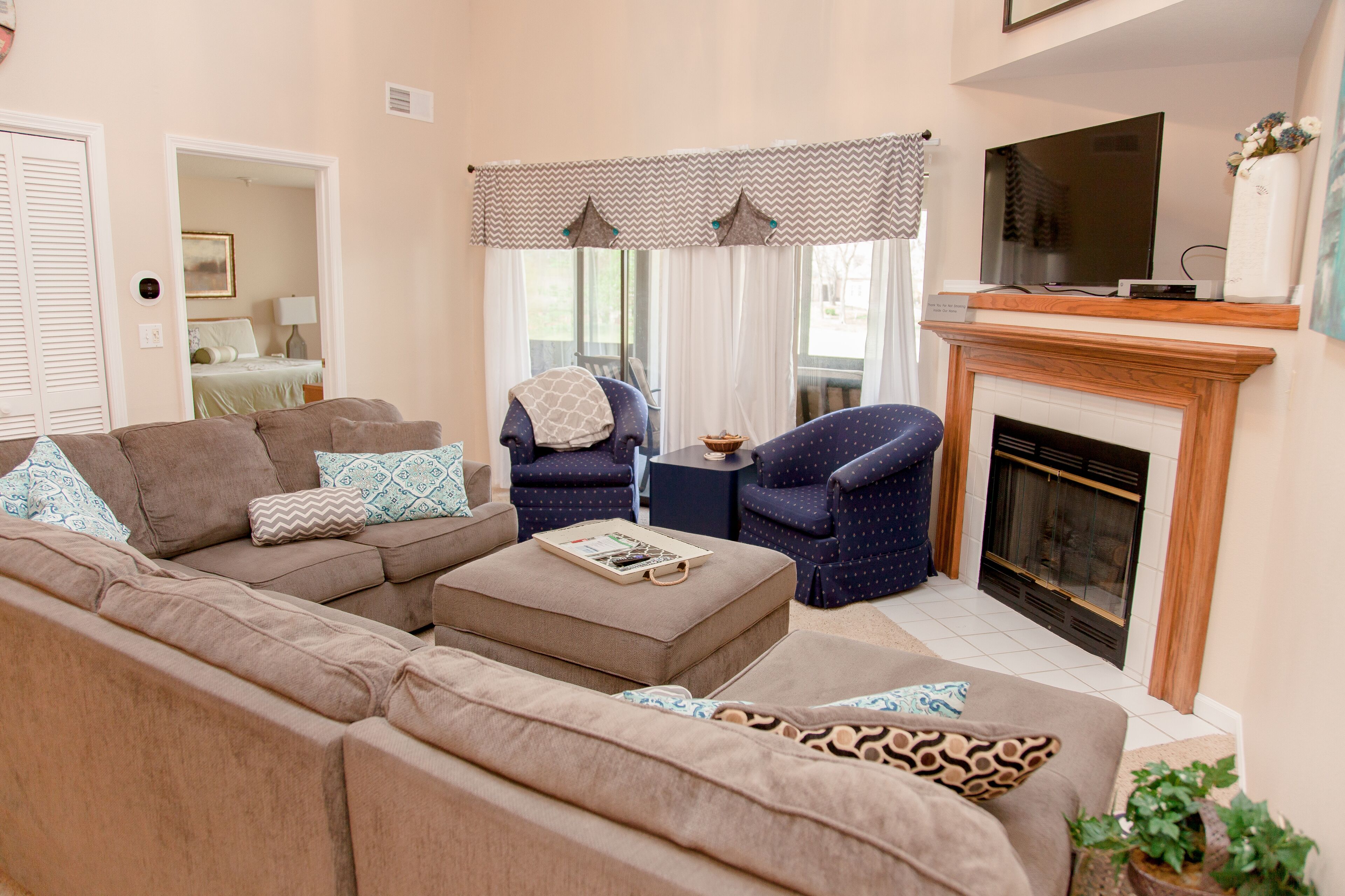Smart TV, fireplace, DVD player