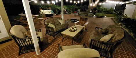 屋外ダイニングエリア