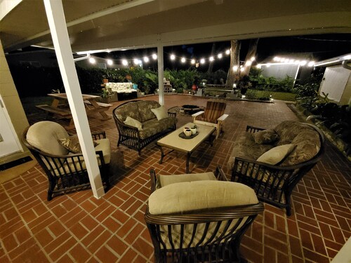 Home sweet home under the oaks, Large Patio, Central Location