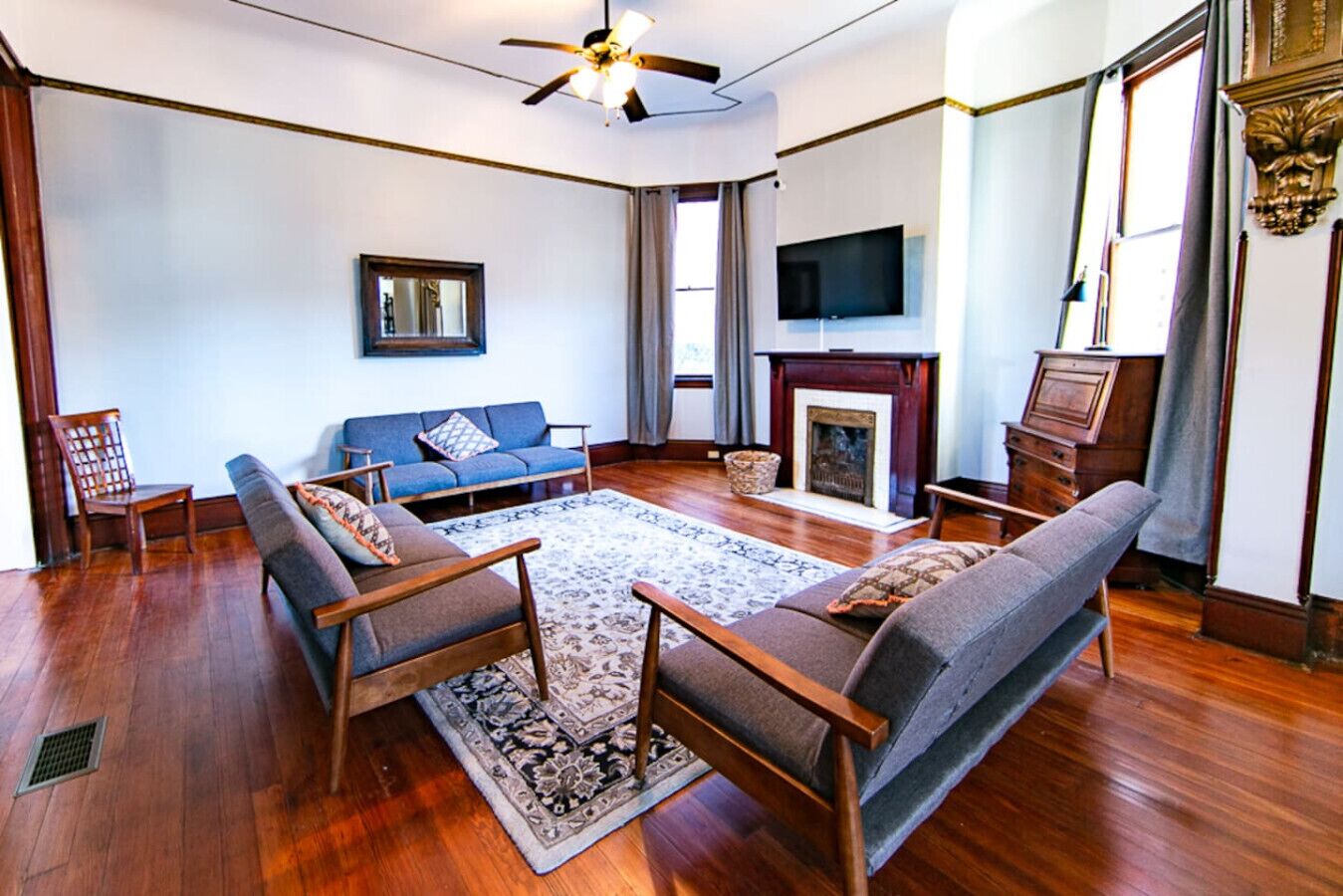 Smart-tv och eldstad