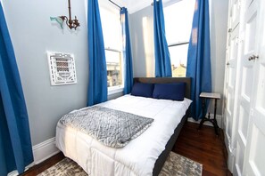 5 bedrooms, desk, iron/ironing board, travel crib