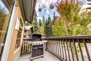 Property grounds - Snowy Creek 30 - Ski in Ski out, Private Hot Tub, Short Walk to Whistler Village (Whistler)