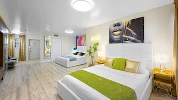 Tabla de planchar con plancha, wifi gratis y ropa de cama