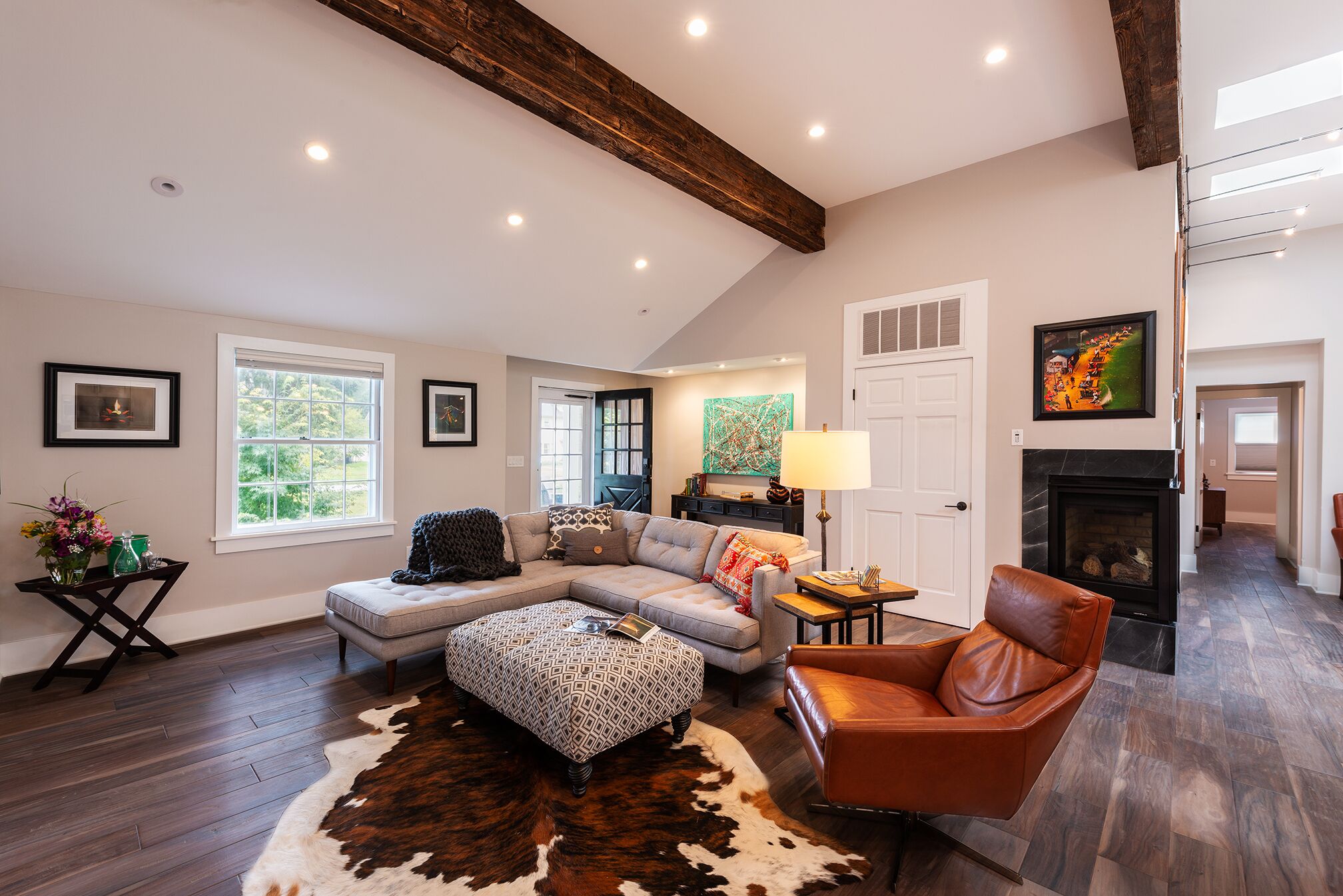 Stay right outside OAK HILL COUNTRY CLUB gates!