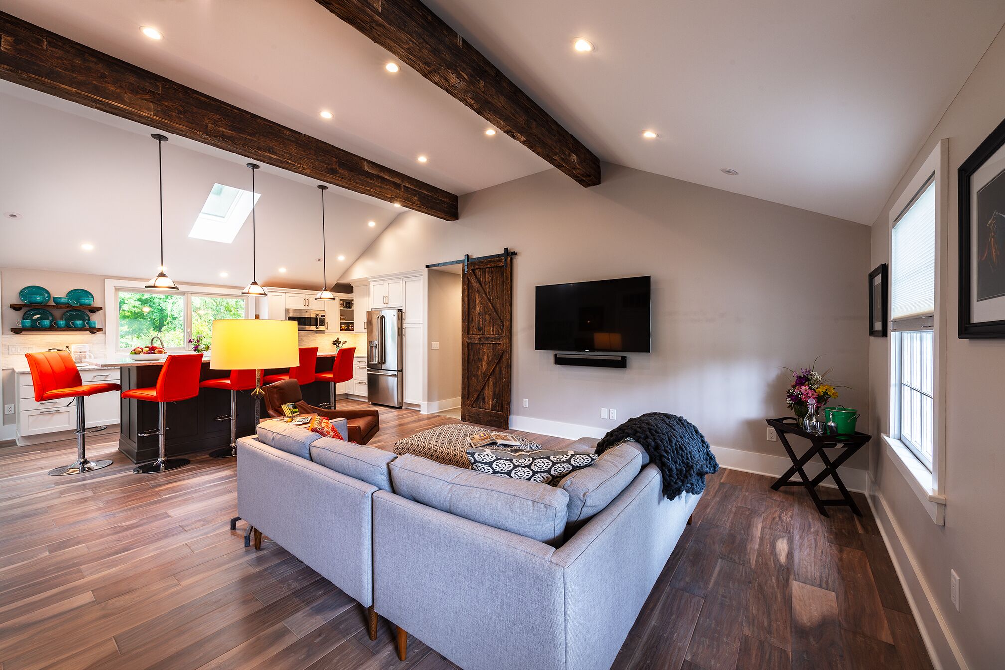 Stay right outside OAK HILL COUNTRY CLUB gates!