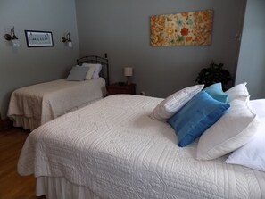 3 bedrooms, iron/ironing board, free WiFi, bed sheets