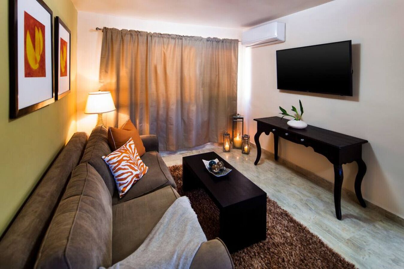 Cozy 1 BD condo located close to the beach!