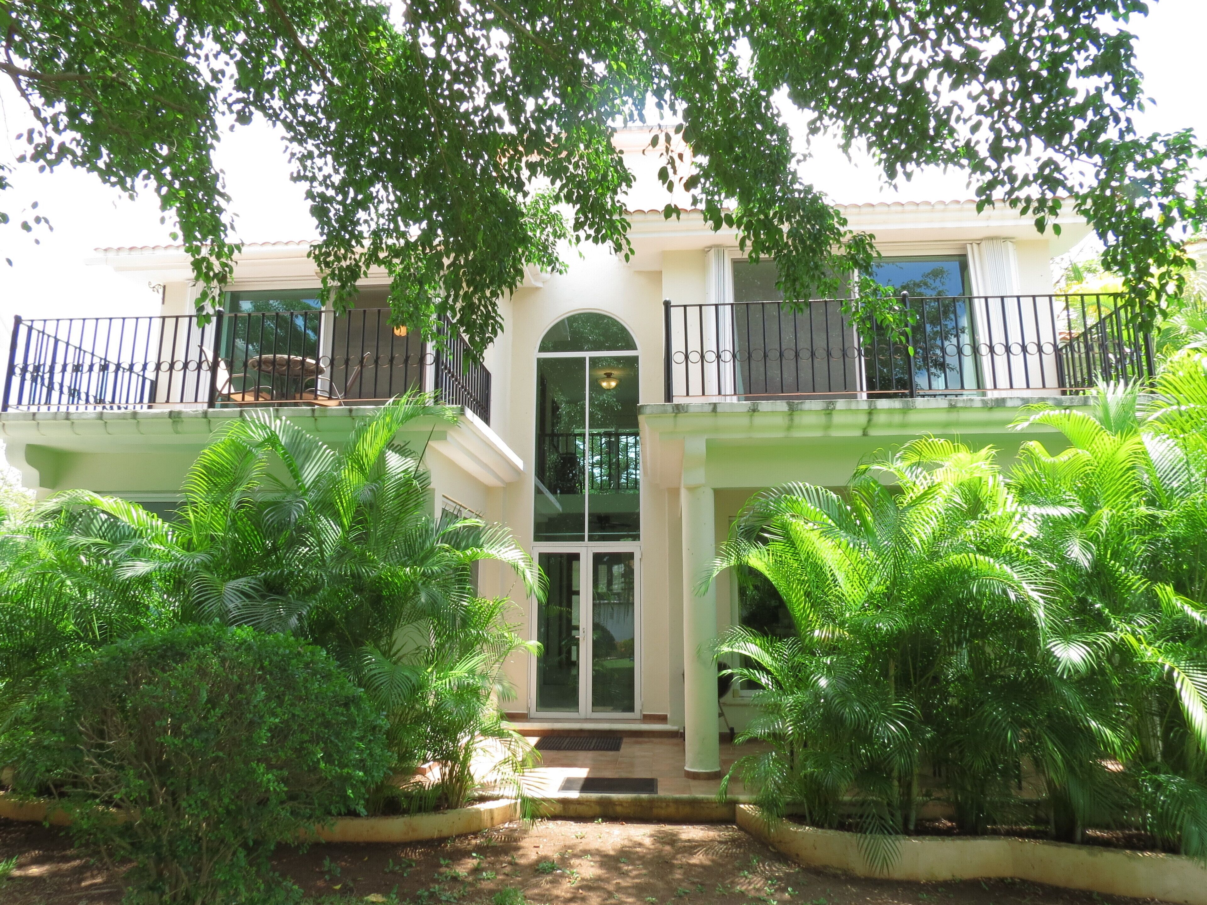 Nov - Dec Price Reduction - Casa Elena ~ 3 Bedroom, 4 Bath Villa. Great Location