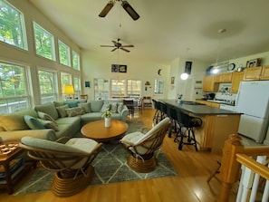 TV, DVD player, stereo - Moon Beam-Lakefront-Community Pool & Lost Bridge Marina Nearby (Garfield)