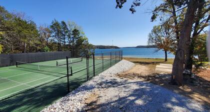 Moon Beam - Lakefront Home, lyhyt kävelymatka veteen. Lähellä venesatamaa.