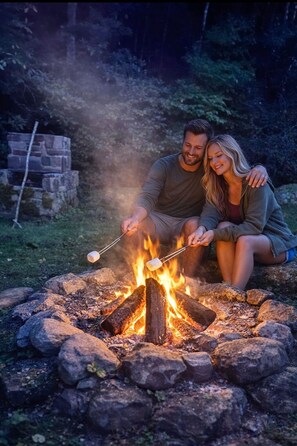 Property grounds - Hot Tub, Fire Pit, Pets Welcome - Firefly Haven Creekside Cabin Near Bryson City (Almond)