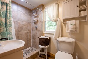 Shower, hair dryer, towels, toilet paper - Hot Tub, Fire Pit, Pets Welcome - Firefly Haven Creekside Cabin Near Bryson City (Almond)