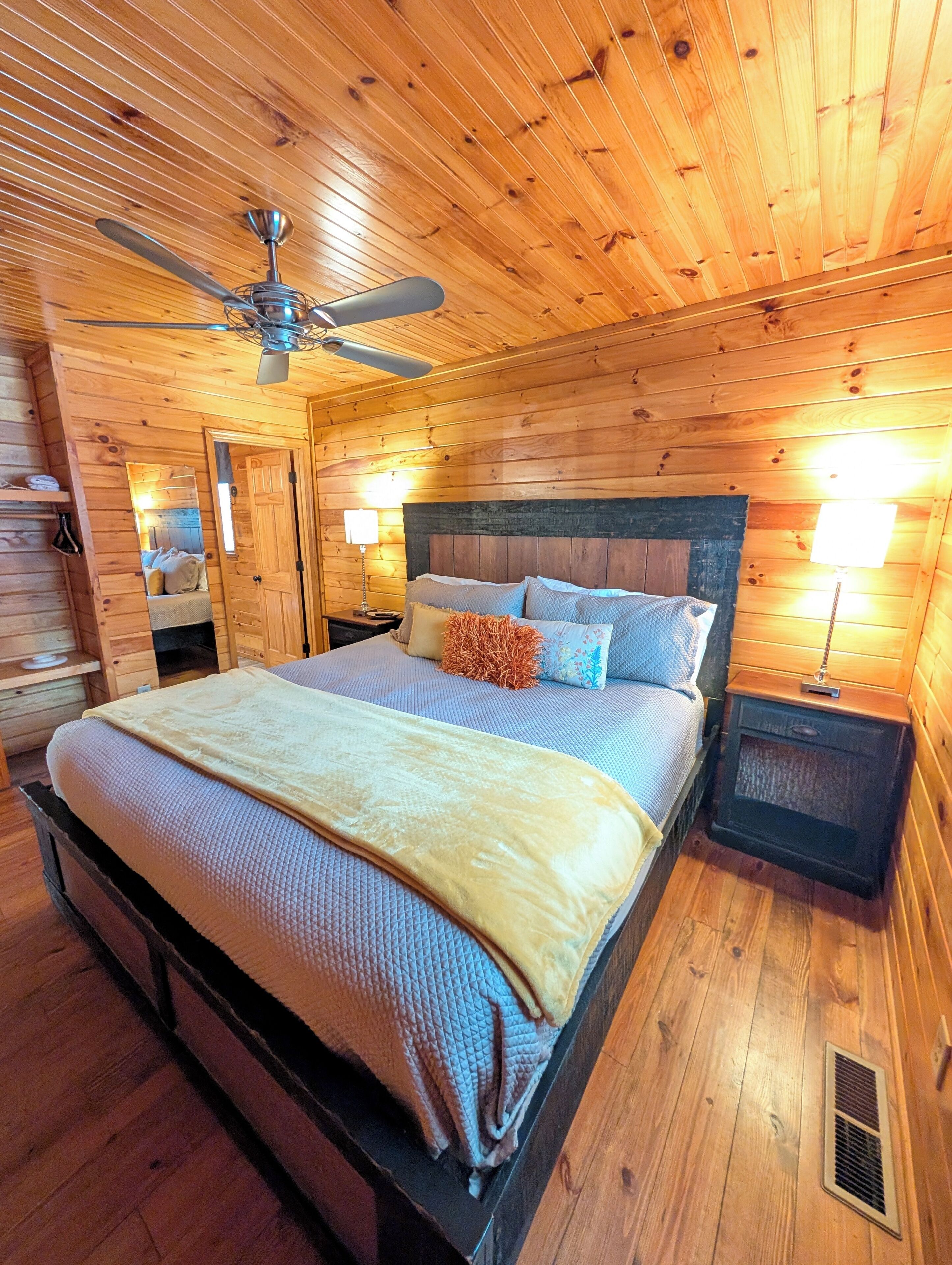2 habitaciones, tabla de planchar con plancha, wifi y ropa de cama 