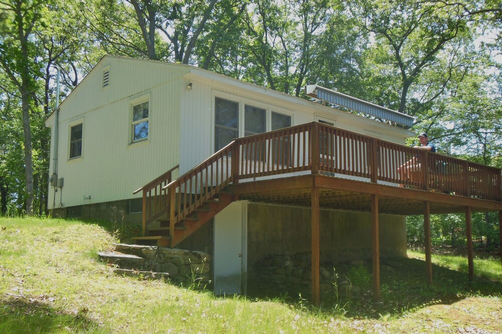 Cozy waterfront cottage with semi-private beach!