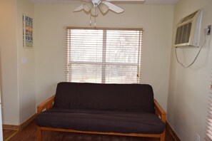 Televisión, reproductor de DVD y videoteca 