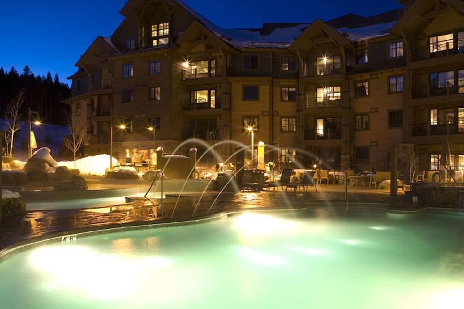 Christmas Dream Vacation - Ski in/Out Luxury Condo - Sleeps 8
