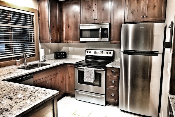 Frigorífic, microones, forn i placa de cuina