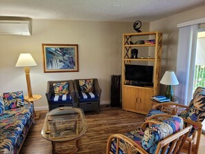 TV, offices - Golf Course Views,  Kona Condo, Summer Deals! (Kailua-Kona)