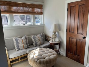 TV, fireplace - Athens Guesthouse—New Construction in Historic District (Athens)