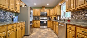 Peaceful Lakefront, Spectacular View, Spacious 2 Level, 30 Min from Auburn