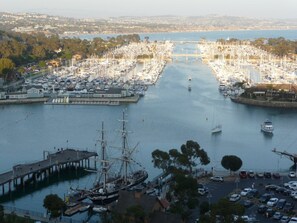 Marina - Deluxe Oceanfront Beach House I Luxury Hot Tub I Family Game Room I On the Beach (Capistrano Beach)