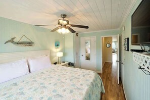 1 bedroom, iron/ironing board, WiFi, bed sheets - Gorgeous Beachfront Suite On Second Floor - Sleeps 4 - Pool and Sauna! (Lincoln City)