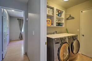 Interior - Relaxing Sunny Diego Style & Working Remotely! (San Diego)