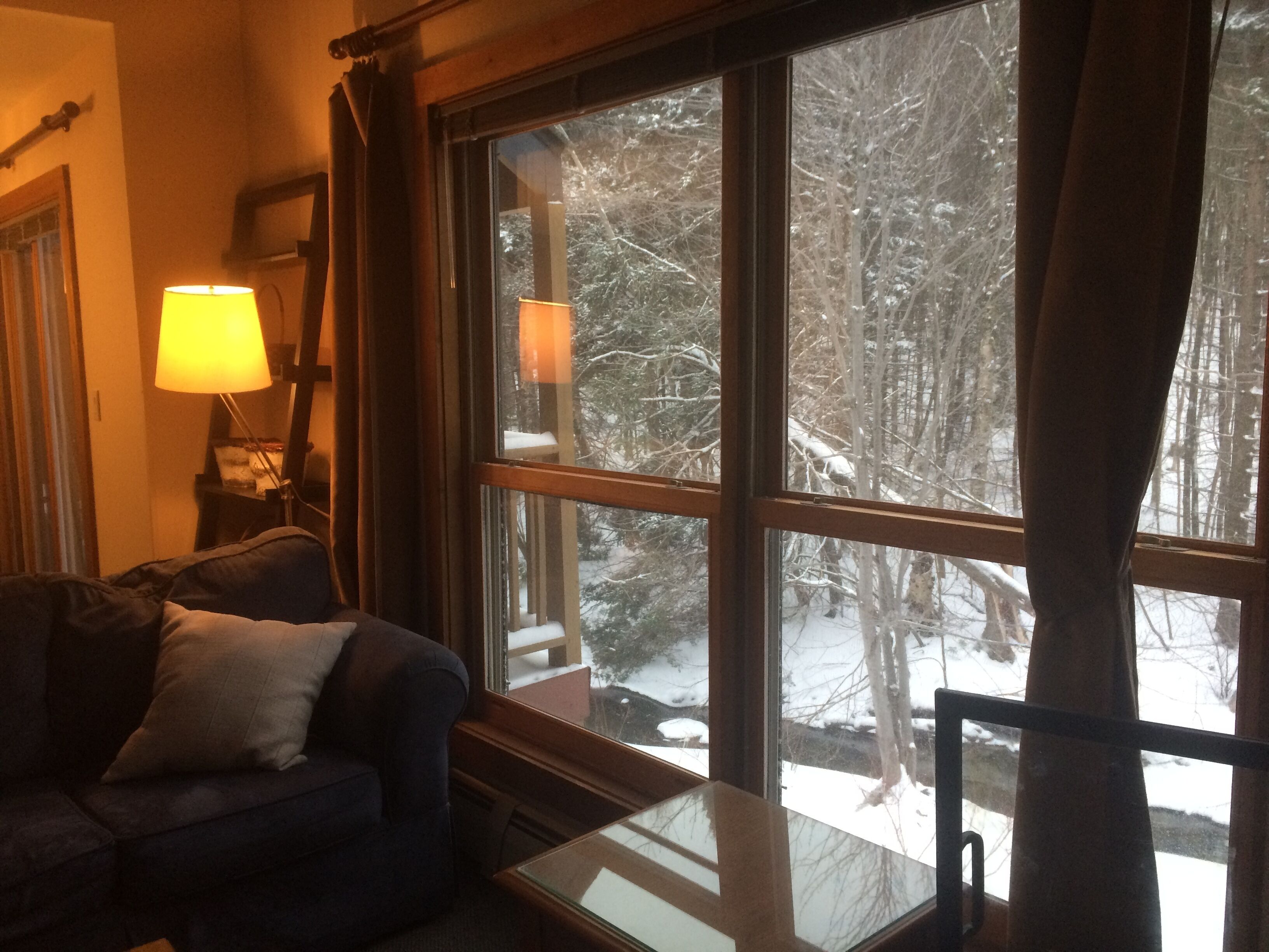 Cozy Ski in 2BR Condo + Loft Duplex. Walk to Snowshed.