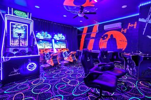 Games room - Amazing 6B/4B WH Disney Home- free pool & spa heat (Kissimmee)